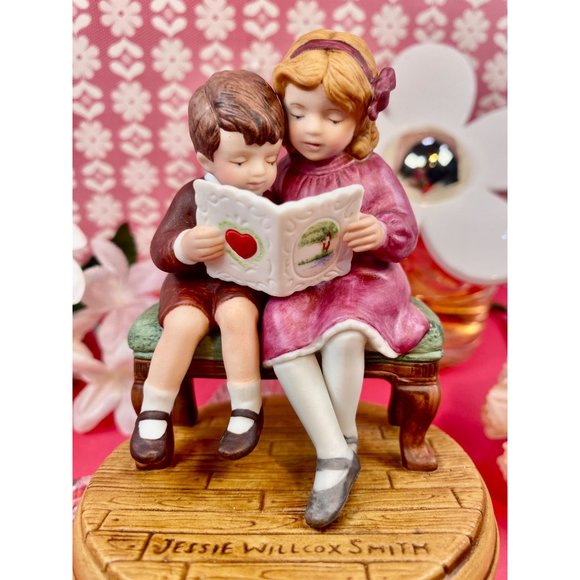 Avon Be My Valentine figurine, by Jessie Wilcox Smith collection, so cute - Picture 11 of 17
